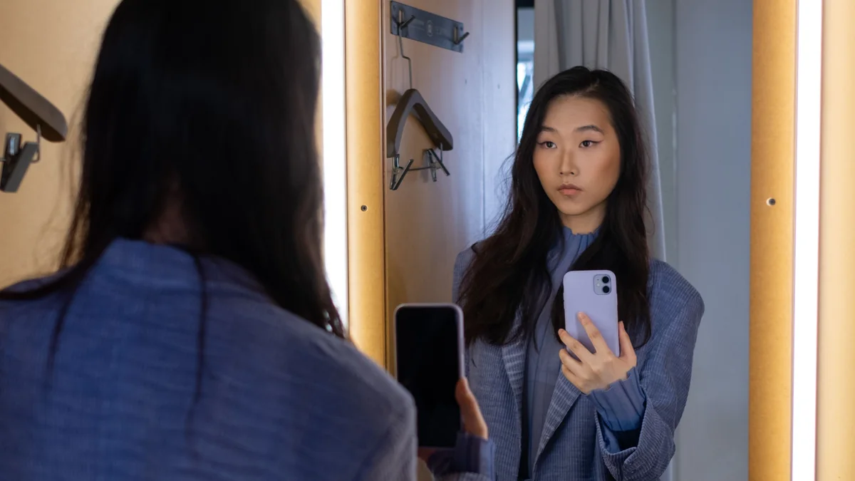 Person receiving a last-minute cancellation message on a phone