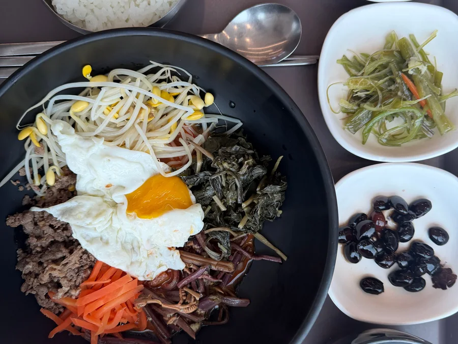 Korean bibimbap with rice, vegetables and toppings.
